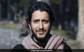 Police deem Kashmir journalists posts anti-national, puts him in jail