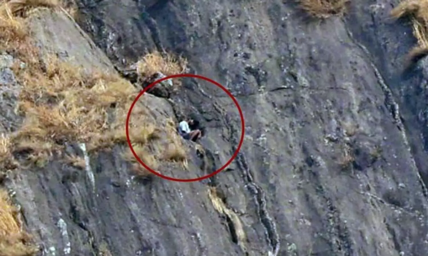 Trapped Kerala trekker to be rescued soon: rescuers 200m away