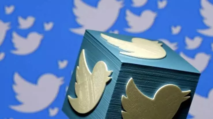Twitter restores services after a brief outage