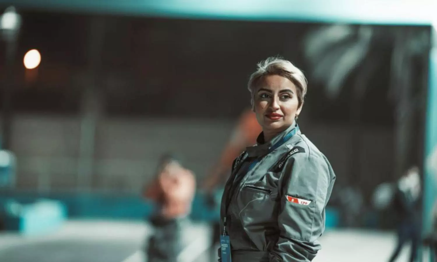 Saudi woman becomes worlds first female crane driver in race competitions