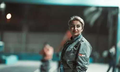 Saudi woman becomes worlds first female crane driver in race competitions
