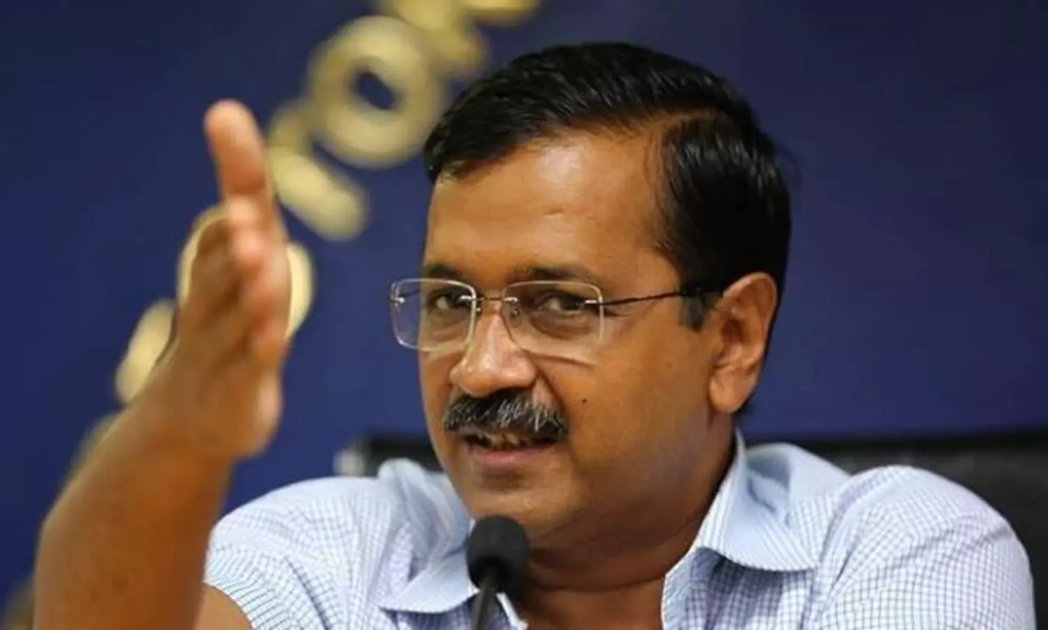 Kejriwal confronts BJP, Congress claws with comic