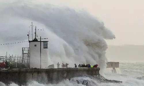 Storm Eunice falls on London; first-ever lethal alert issued