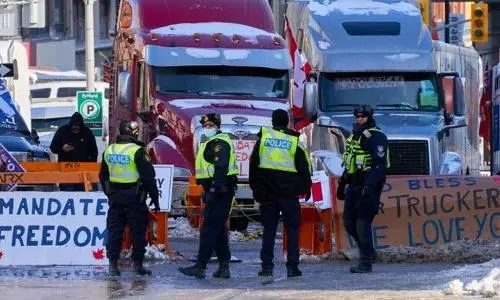 Canada protest: Police arrests 70, tow vehicles to end trucker blockade