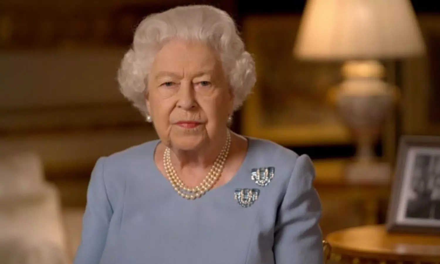 Queen Elizabeth test positive second time