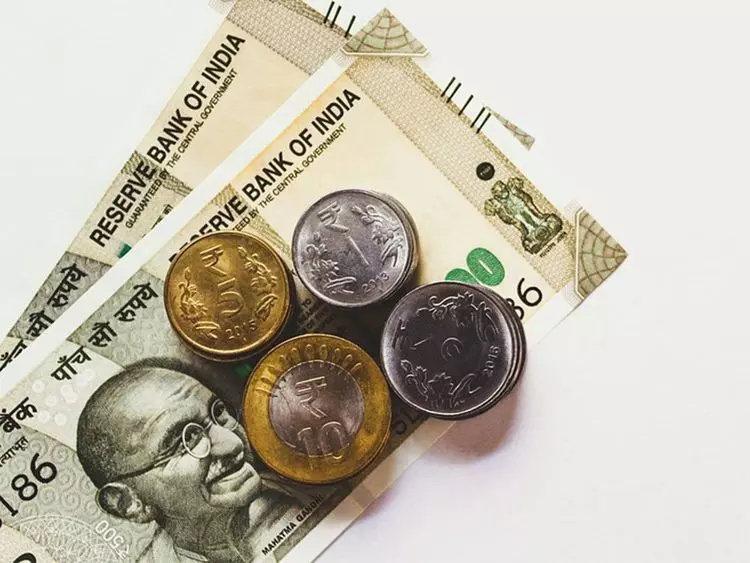 Ukraine crisis worsens, rupee plunges 53 paise to 75.07 per dollar