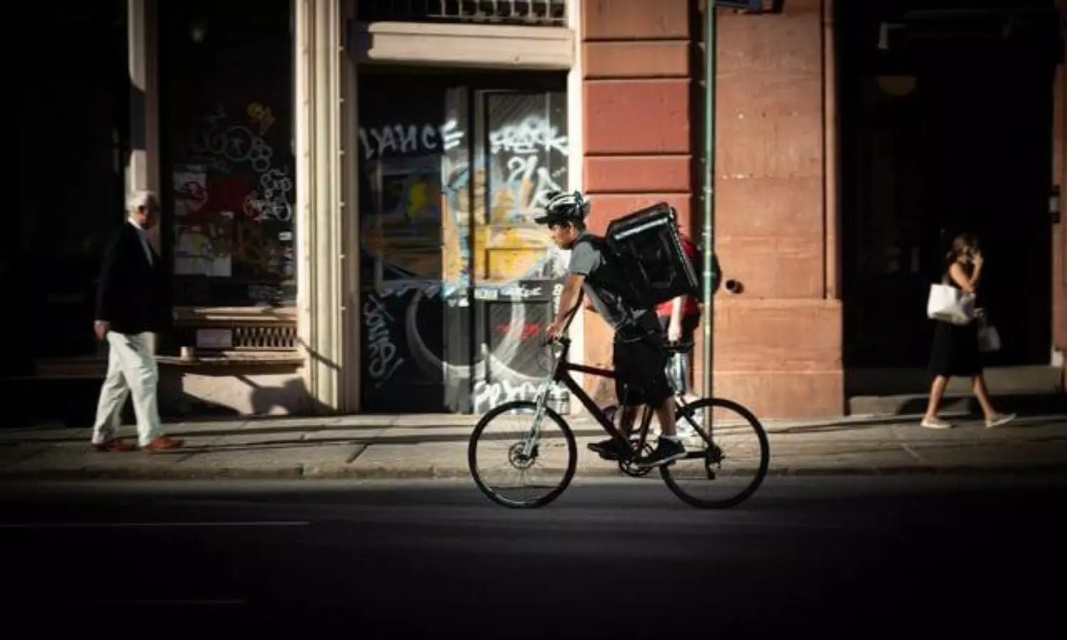 Q Commerce: Delivery personnel jump signals, traffic rules for timed deliveries