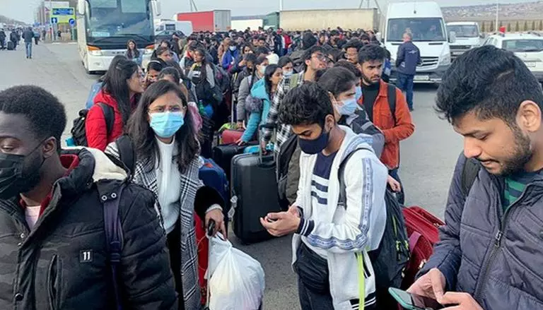 Ukraine: Students from India march in groups in Kharkiv risking their lives