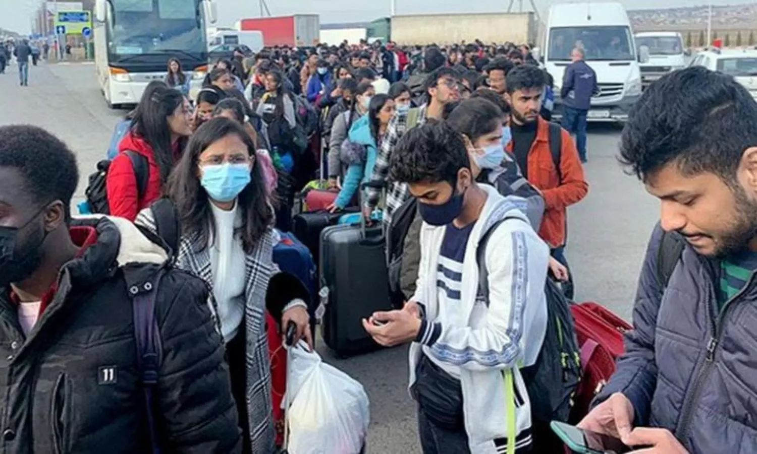 Ukraine: Students from India march in groups in Kharkiv risking their lives