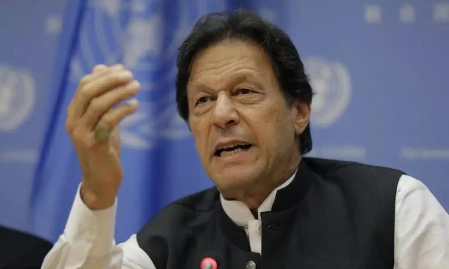 Pakistan opposition gives PM Imran Khan 24 hours to quit