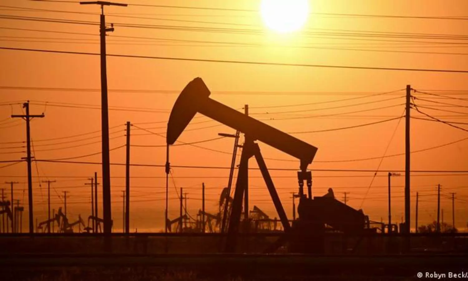 US bans Russian oil imports over Ukraine attack