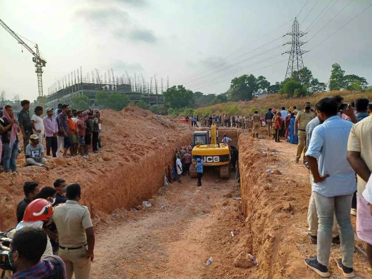 Four migrant workers die in Keralas Kochi as land caves in Four migrant workers die in Keralas Kochi as land caves in