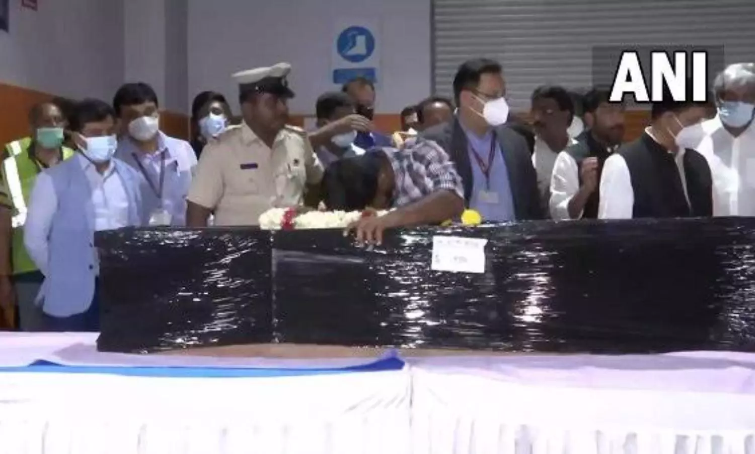 Body of medical student killed in Ukraine arrives in Bangalore, Karnataka CM thanks Centre