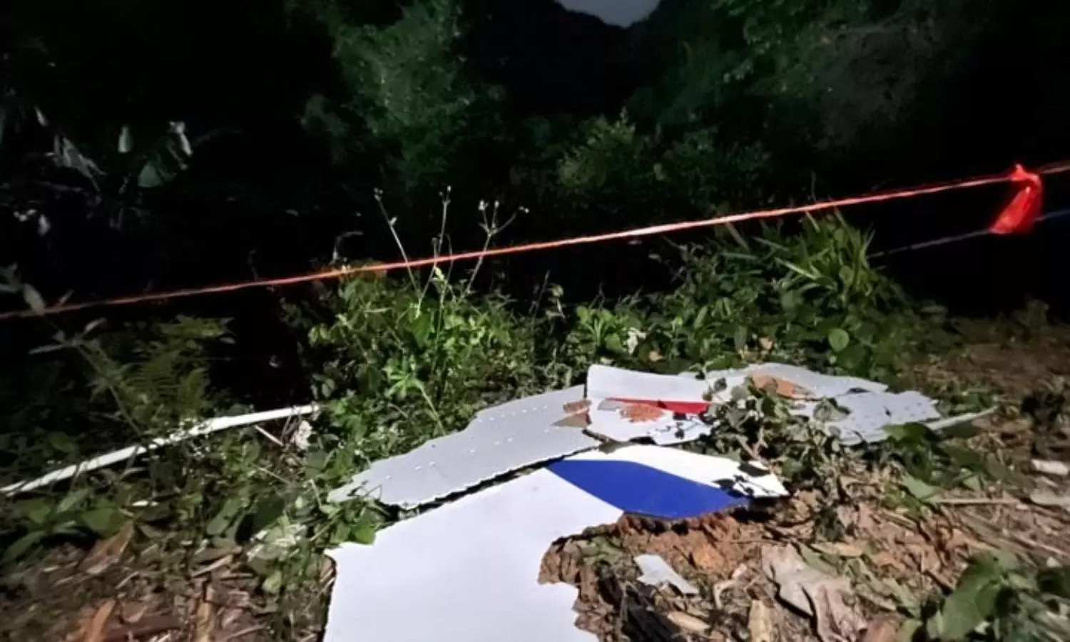 No survivors found after Chinese plane crashes with 132 aboard