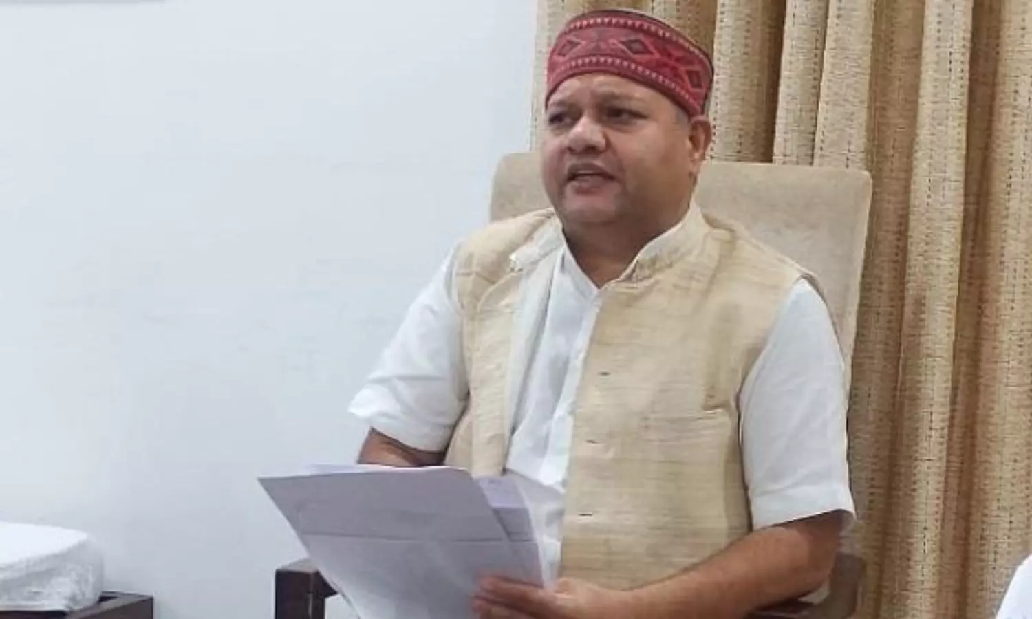 Haryana MLA discards shoes and clothes seeking to punish corrupt officials