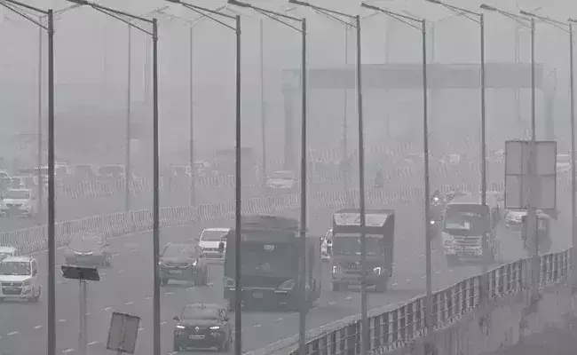 Dust wind in Delhi causes drop in Air quality, visibility