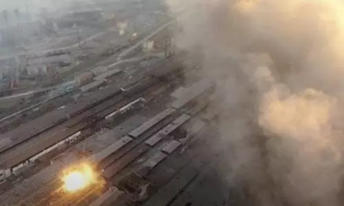 Almost 100,000 trapped after Russias powerful bombs rock Ukraines Mariupol