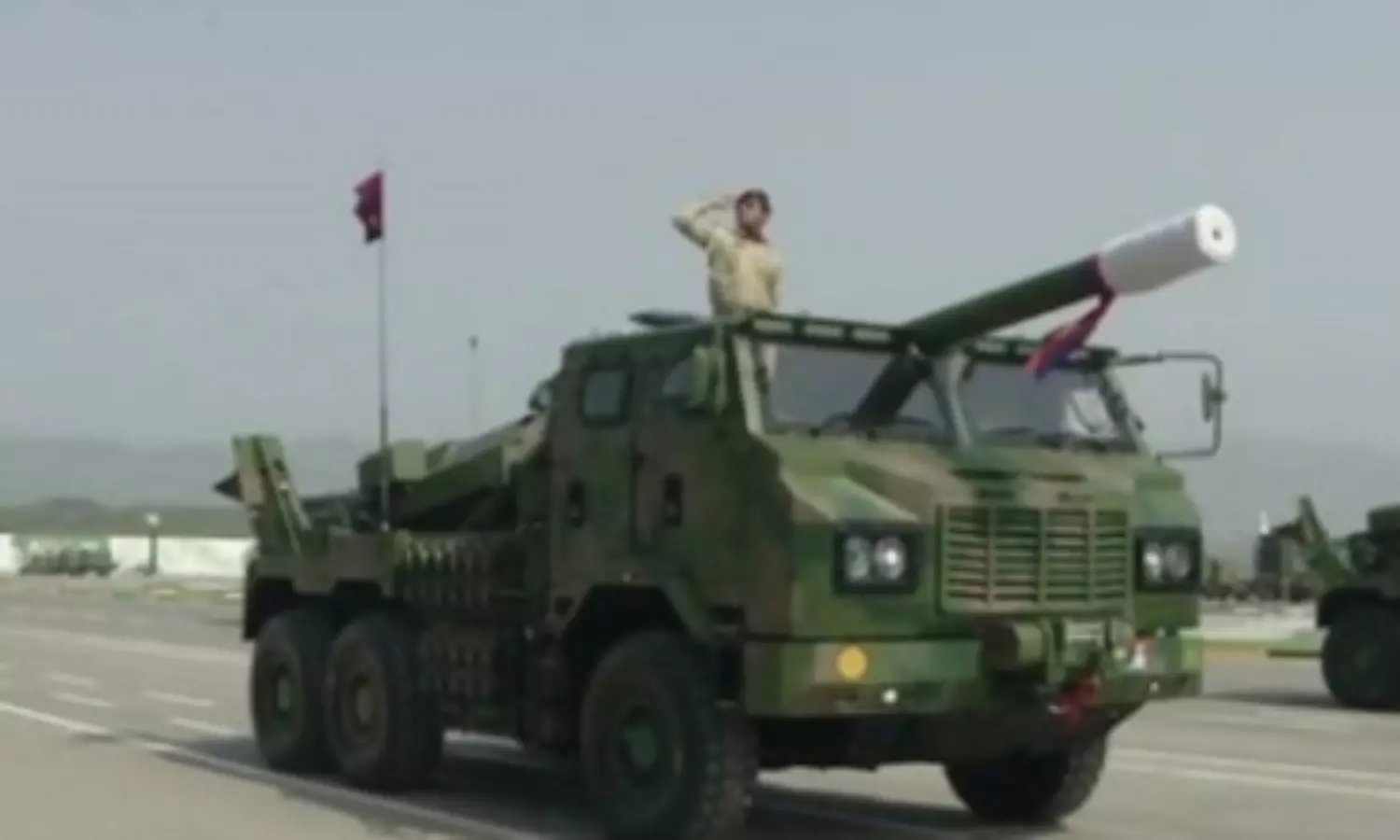Pakistan parades its nuke capable howitzer first time