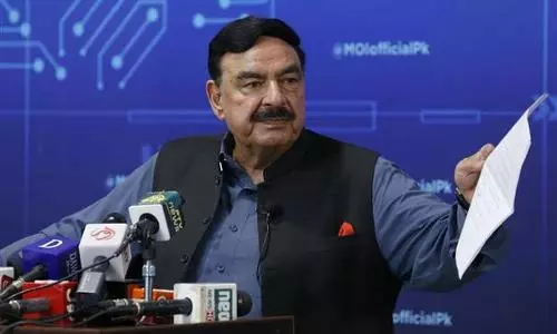 Pak interior minister hints at early elections amid political uncertainty