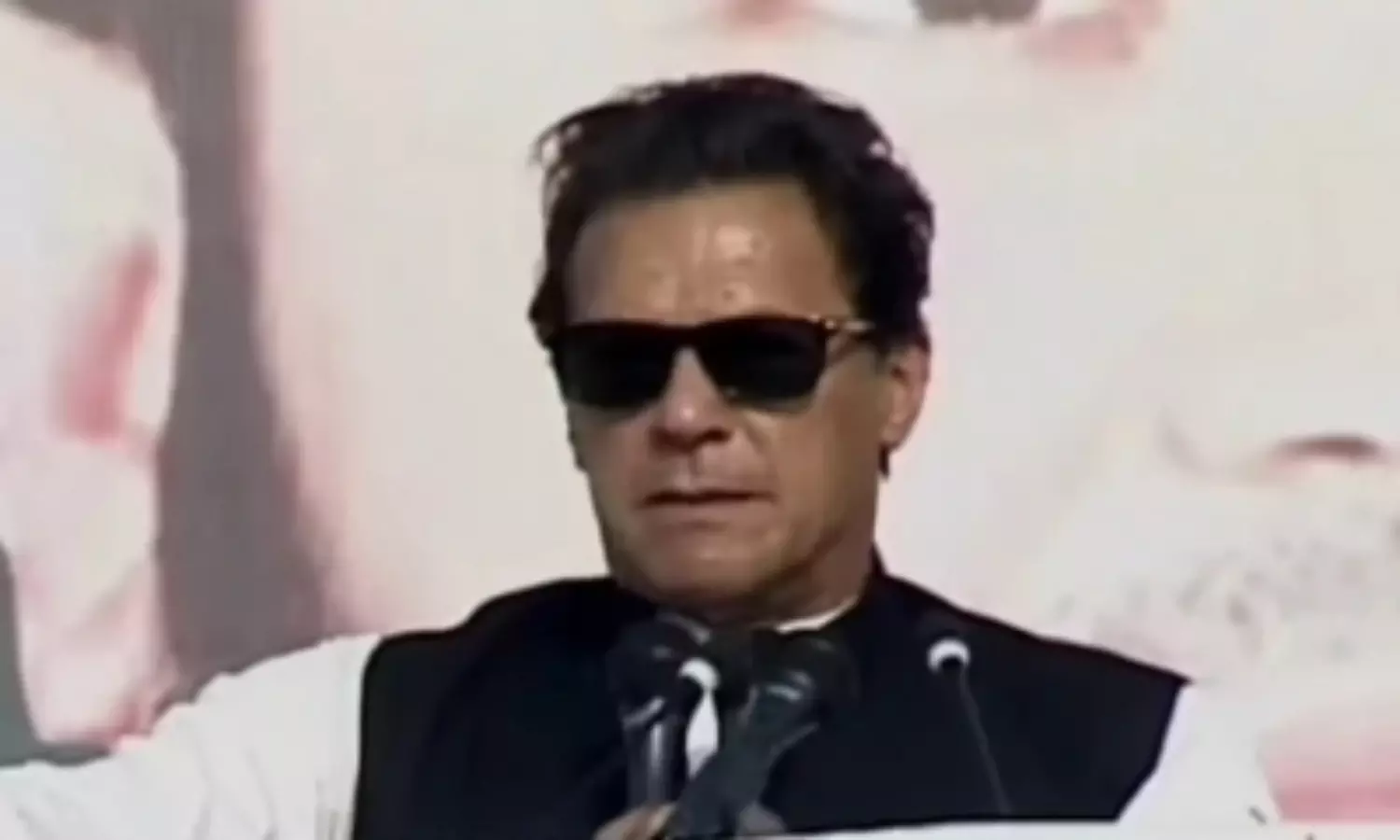 Imran Khan urges people to come out for the battle for Pakistan
