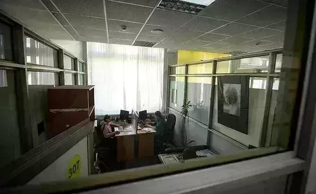 Kremlin warning prompts Russian newspaper to suspend operations