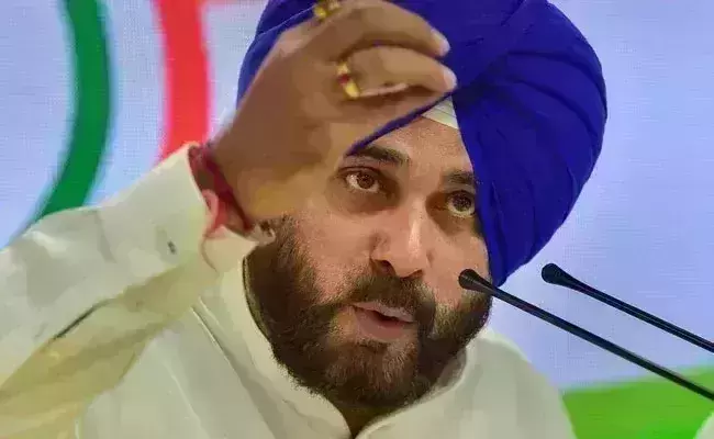 Navjot Sidhu attacks  AAP: This is not badlaav Punjab signed up for
