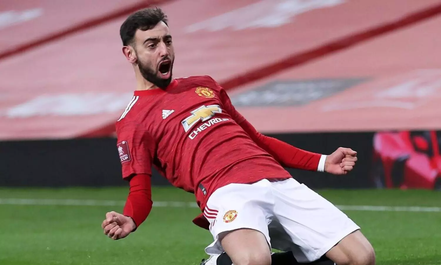 Bruno Fernandes to stay at Manchester United until 2026
