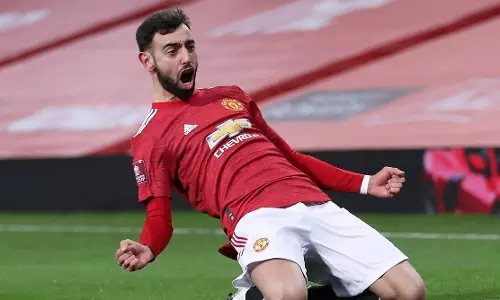 Bruno Fernandes to stay at Manchester United until 2026