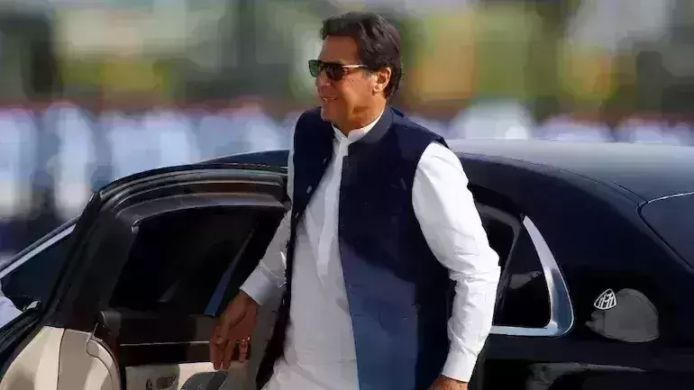 Pak Army chief calls the shot, as embattled Imran Khan calls for protest