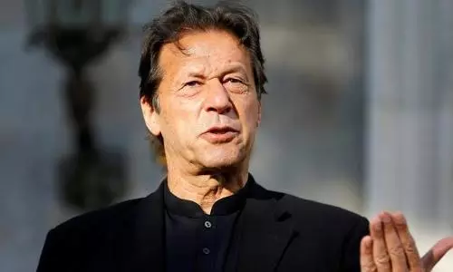 Pakistan SC resumes hearing on no-confidence motion against Imran Khan