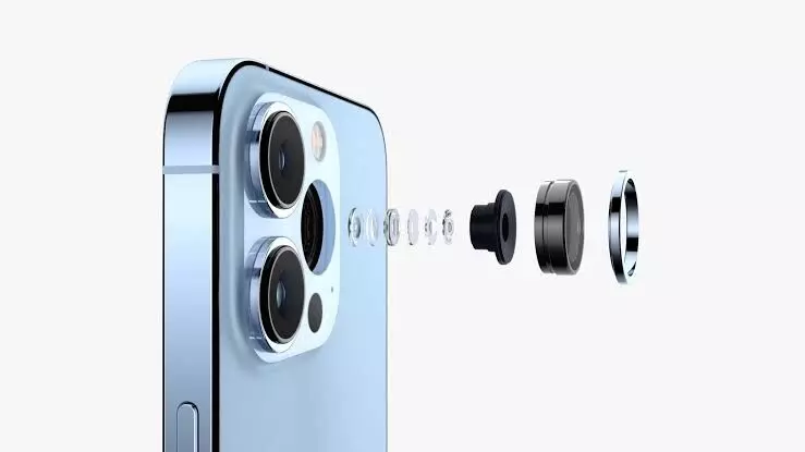 Apple may launch periscopic telephoto lens  feature in its iPhone 15 models