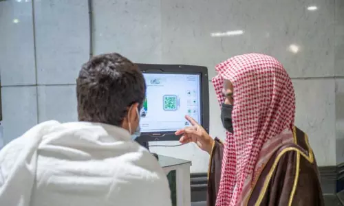 Saudi introduces guidance robot in Grand Mosque to assist pilgrims