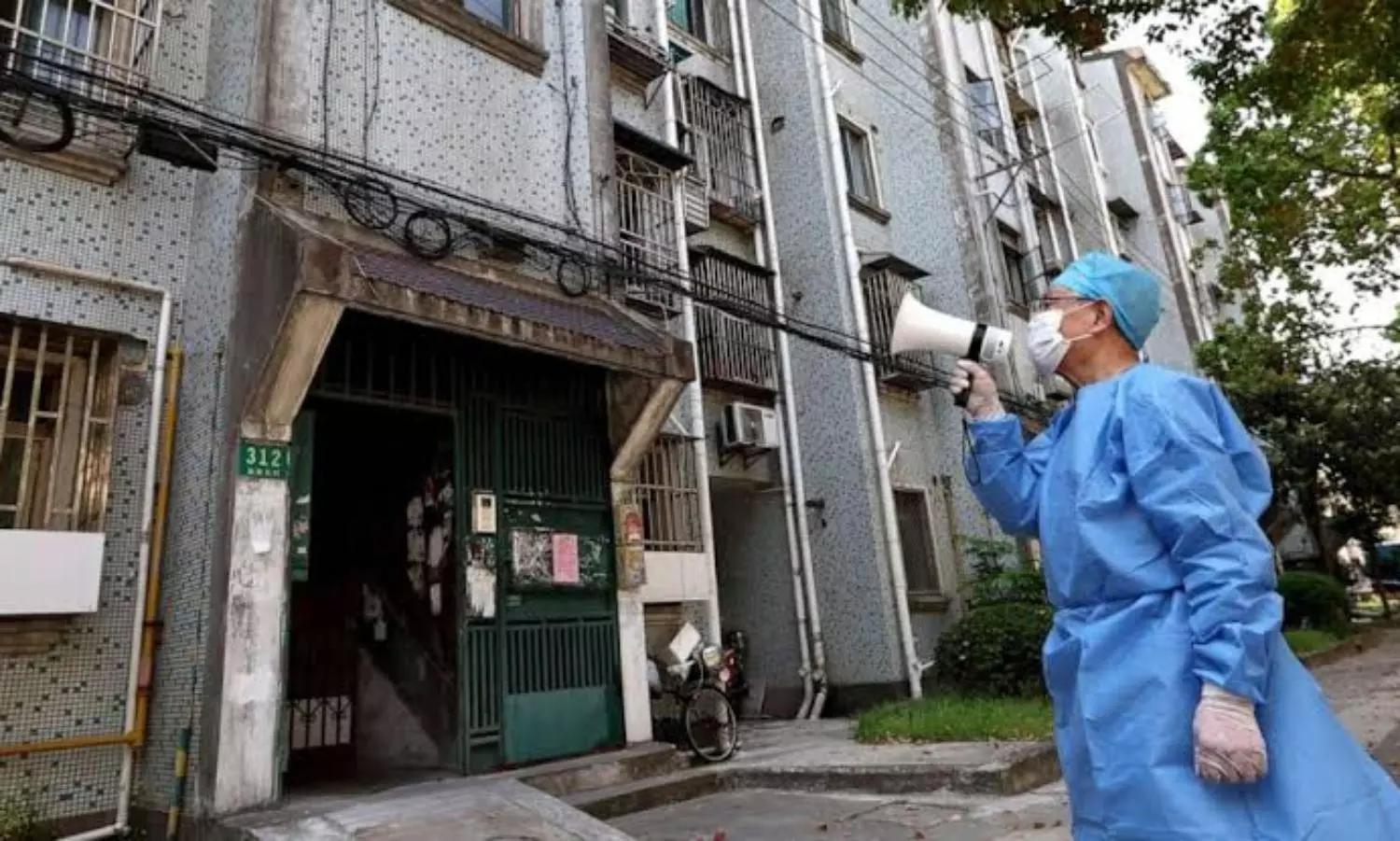 Shanghai records 7 more fatalities as China battles raging Covid outbreak