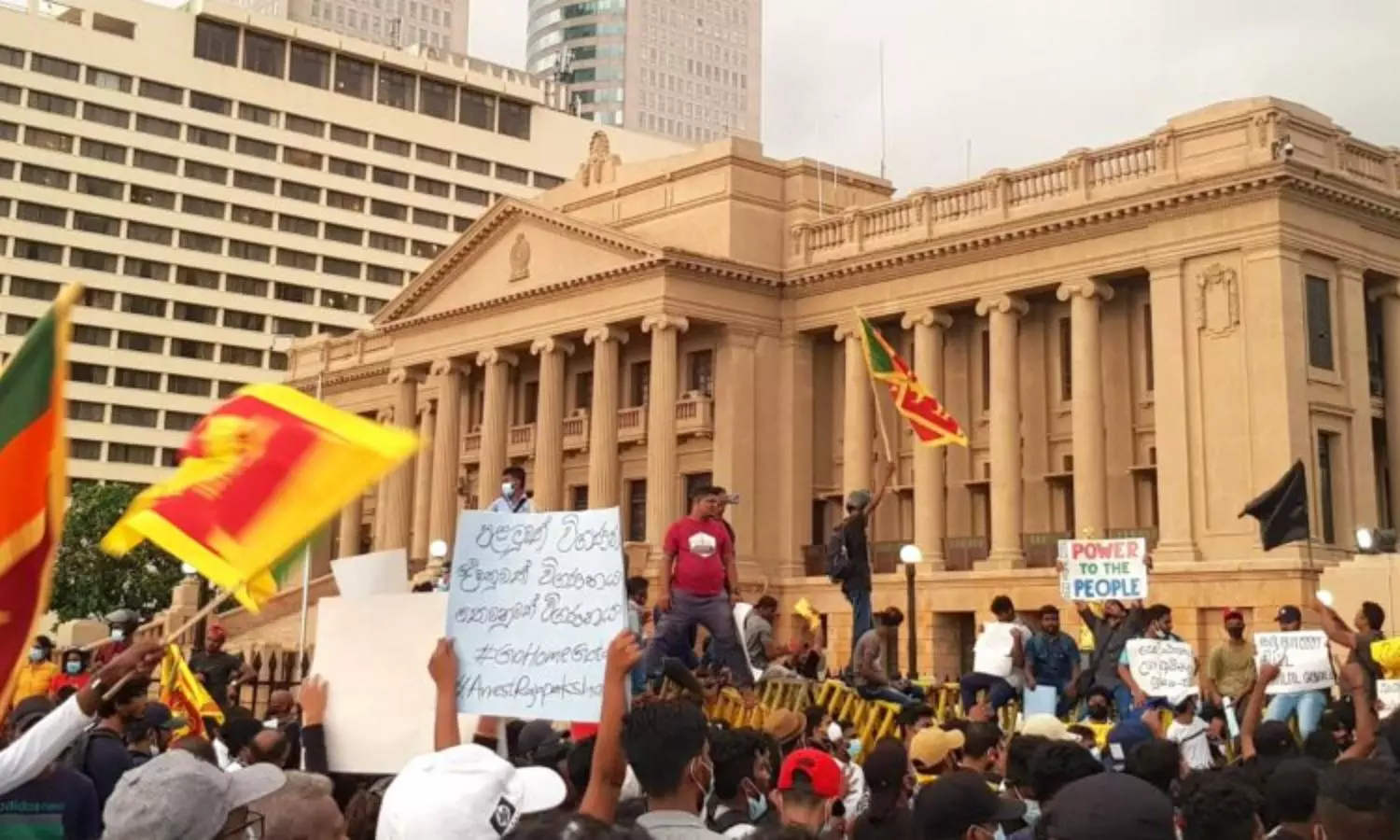 India to assist Sri Lanka with $500 million to buy fuel