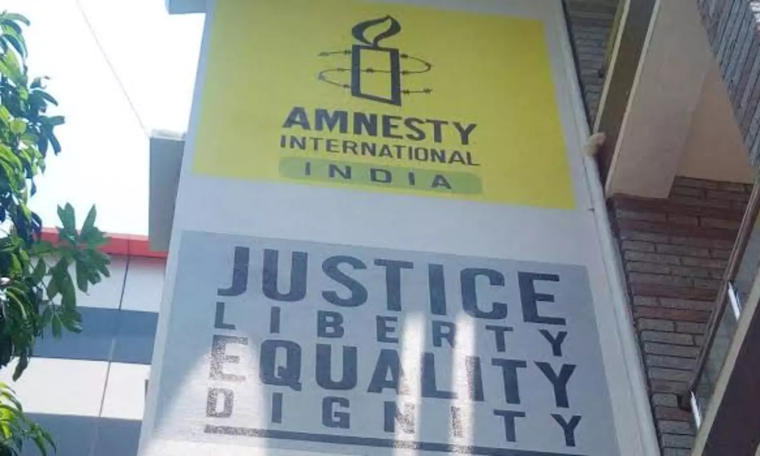 Amnesty India slams U.K. PM for inaugurating JCB factory in Guj amid Jahangirpuri demolition row