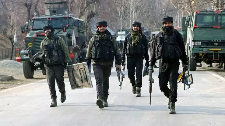 One security  personnel killed, 4 injured in encounter in J&K ahead of PMs visit