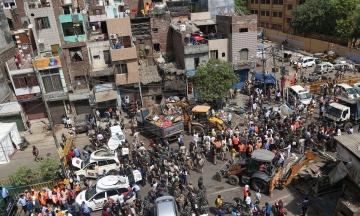 JCB causes brief confusion about demolition in Jahangirpuri