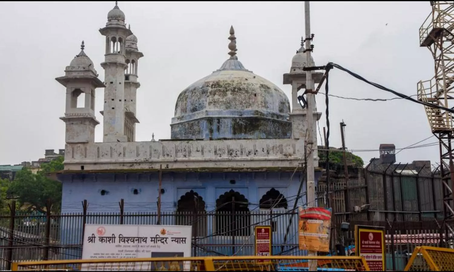 Mosque next to Kashi Vishwanath temple inspected to find way for a shrine