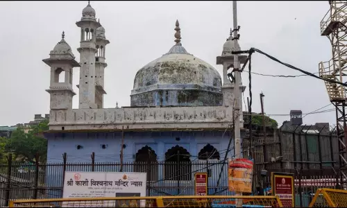 Mosque next to Kashi Vishwanath temple inspected to find way for a shrine