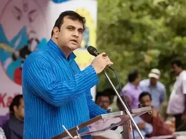 Former Karnataka minister joins BJP hours after quitting Congress Former Karnataka minister joins BJP hours after quitting Congress