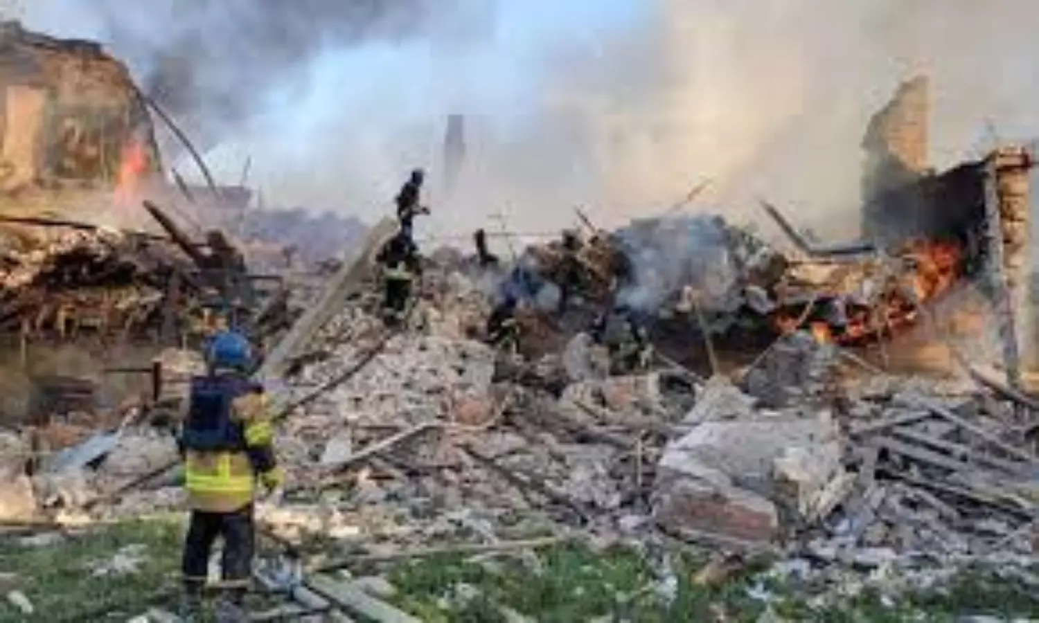 Russia bombs school in Ukraine, 60 people dead and seven injured