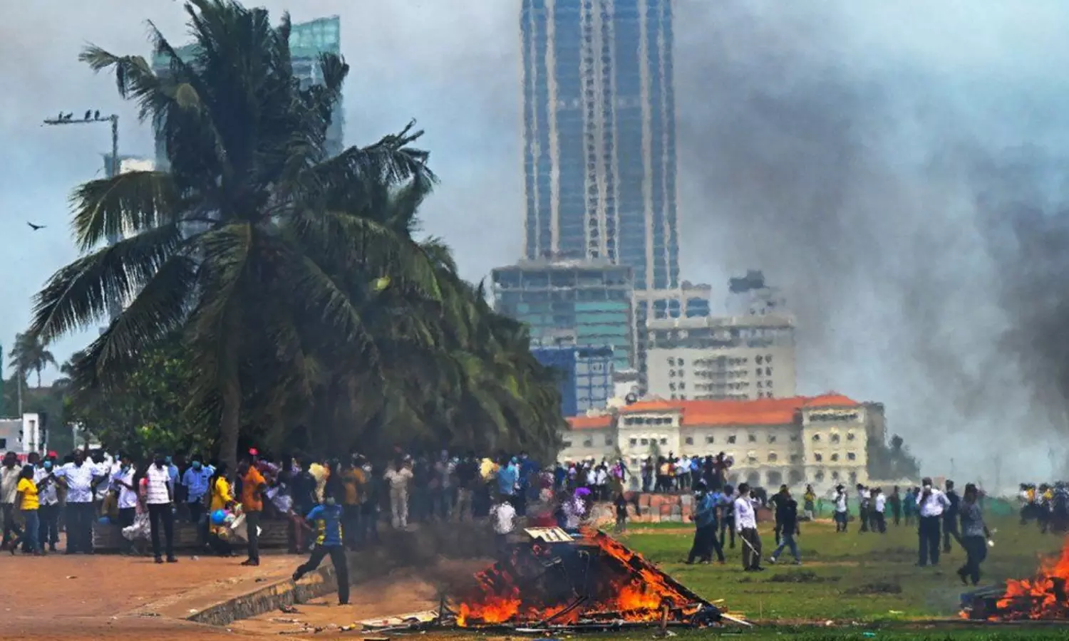 Sri Lanka: PM Rajapaksa resigns amid his loyalists rampage