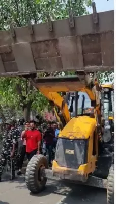 Bulldozers to demolish encroachments in Delhis Mangolpuri, New Friends Colony Bulldozers to demolish encroachments in Delhis Mangolpuri, New Friends Colony