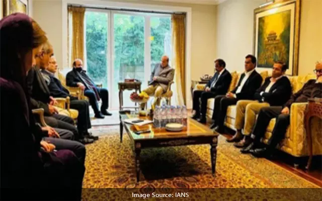 Pak ruling partys London huddle decides no early elections Pak ruling partys London huddle decides no early elections