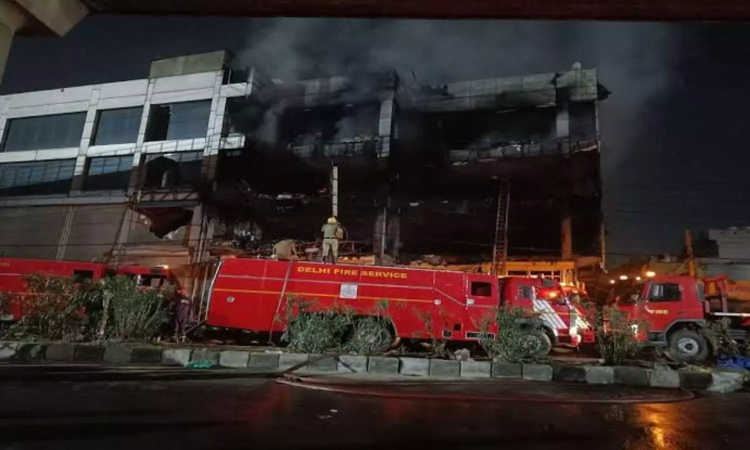 Panic as many go missing after Delhi fire mishap, Kejriwal orders Rs 10 lakh ex gratia for deceaseds kin