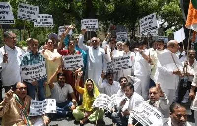 Anti-encroachment drives: protest outside  BJP HQ