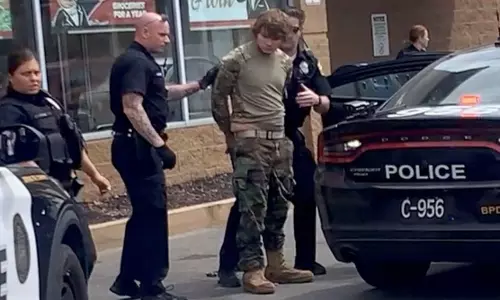 Gunman in New York kills 10, broadcasting live on internet