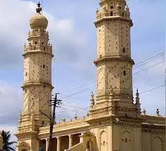 Right Wing activits want they be allowed to worship in mosque inside Tipus fort Right Wing activits want they be allowed to worship in mosque inside Tipus fort