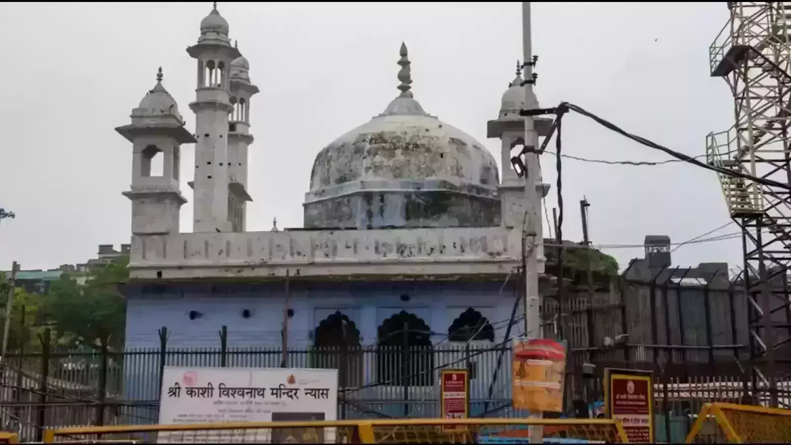 Do not stop namaz at Gyanvapi mosque, Secure Shivling area: SC Do not stop namaz at Gyanvapi mosque, Secure Shivling area: SC