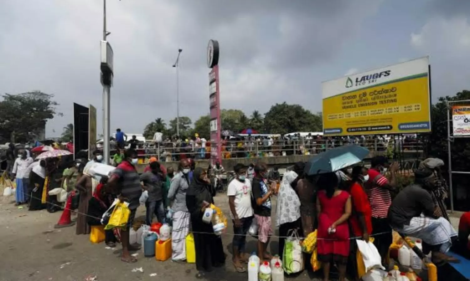 No money to buy even one ship of petrol; Sri Lanka appeals to citizens not to wait in line